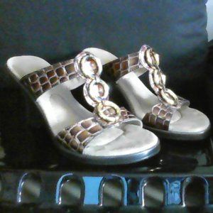 Dr Schollis faux aligator straps with gold accent rings on 3 1/2" Wedge sandal